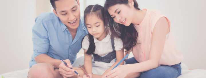bigstock-Happy-Family-In-The-Bedroom-as-189355918 F1与F2陪读签证成功案例
